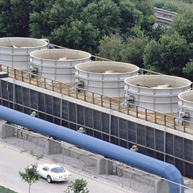 Deze condensors van gecombineerde stoom- en warmtekrachtketels moeten natrium in het water bewaken om de efficiëntie van de installatie te garanderen.