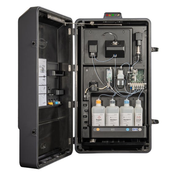 NH6000sc ammoniumanalyser, 1-kanaals, voor gebruik met 1 extern filtratiesysteem, debietdetectie, 230 VAC