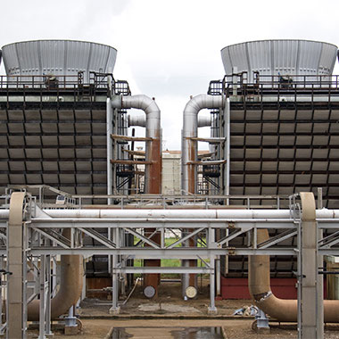 Les tours de refroidissement de cette usine agroalimentaire surveillent la dureté pour optimiser l'alimentation en eau.